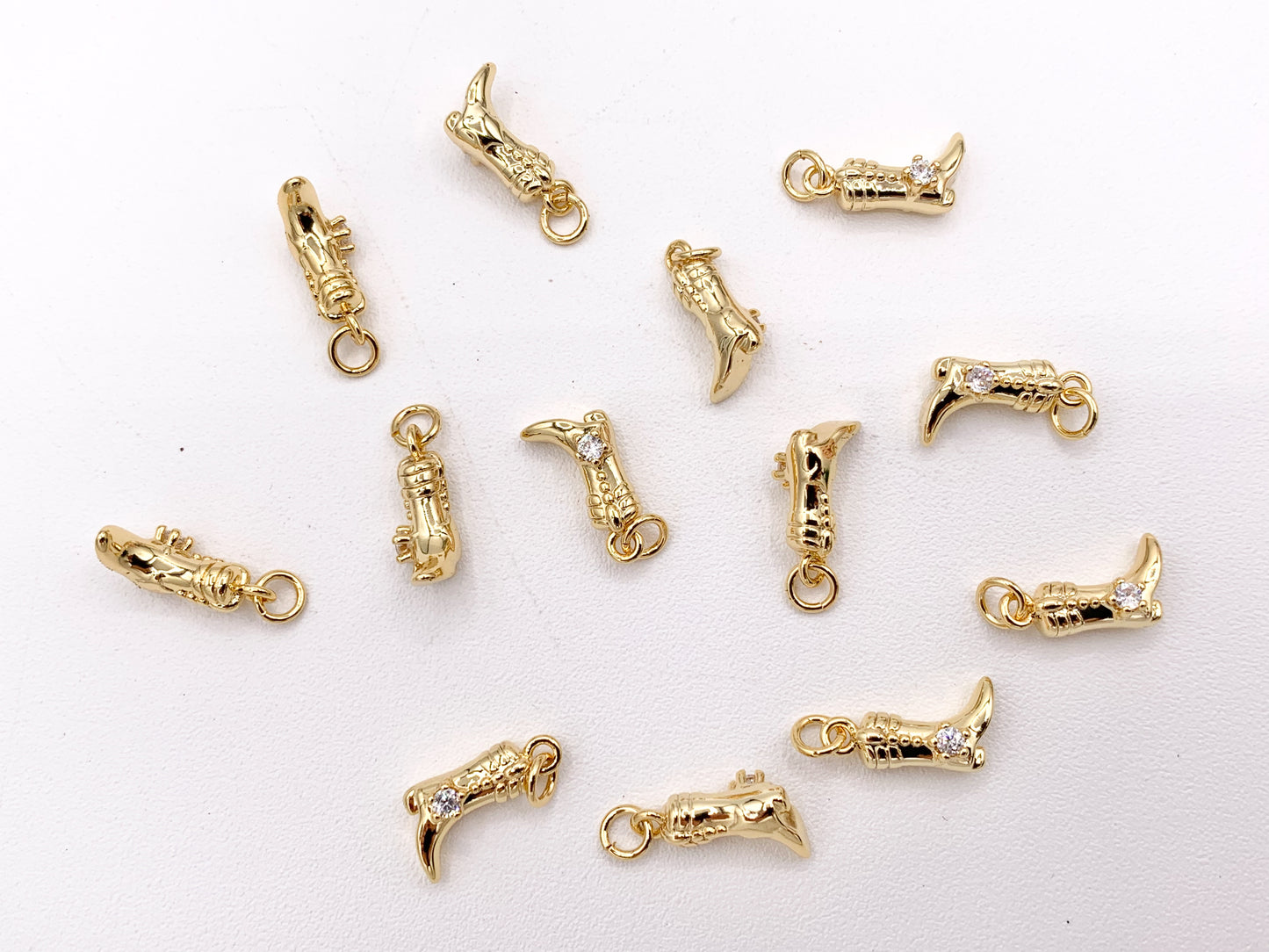 Colgante de corazón chapado en oro de 18 quilates con diamantes de imitación chapados en plata antigua, 3 piezas