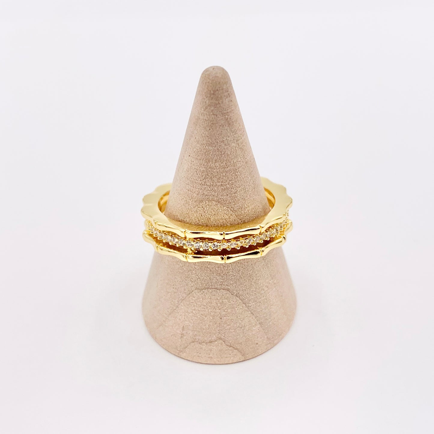 Anillo de triple banda con circonita cúbica chapada en oro real/platino de 18 quilates, 5 piezas