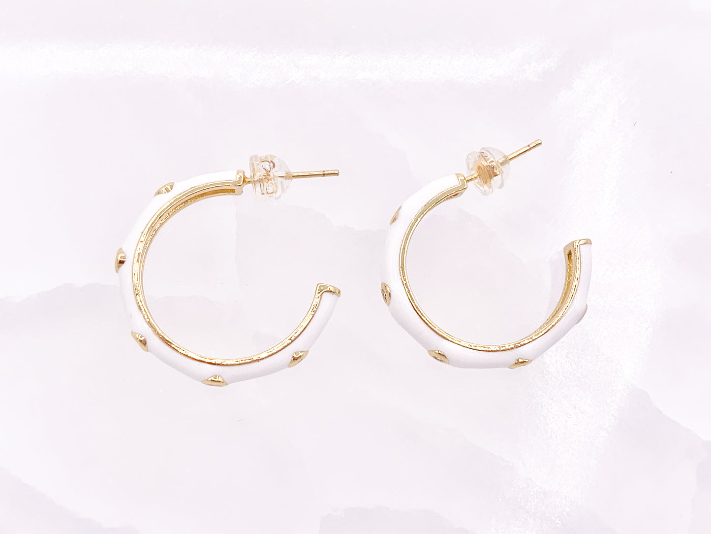 Aros para aretes pavé con micro circonitas cúbicas de esmalte blanco de 25 mm en cobre chapado en oro de 18 quilates, 3 pares