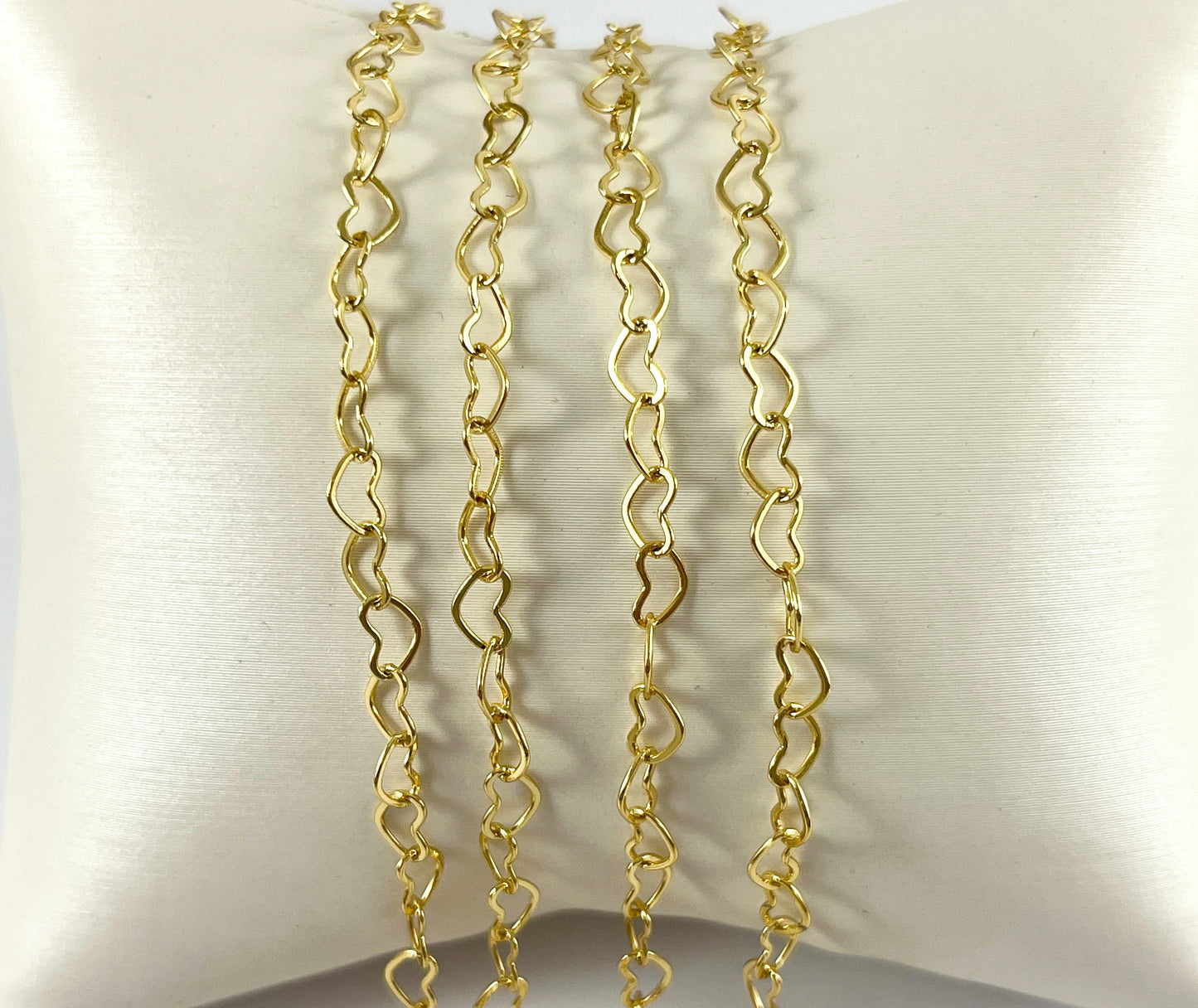 Cadena de corazón minimalista y delicada de latón chapado en oro de 18 quilates para hacer collares y pulseras