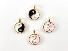 Cargar imagen en el visor de la galería, Encanto Yin Yang esmaltado chapado en oro real de 18 quilates sobre cobre, 8 piezas
