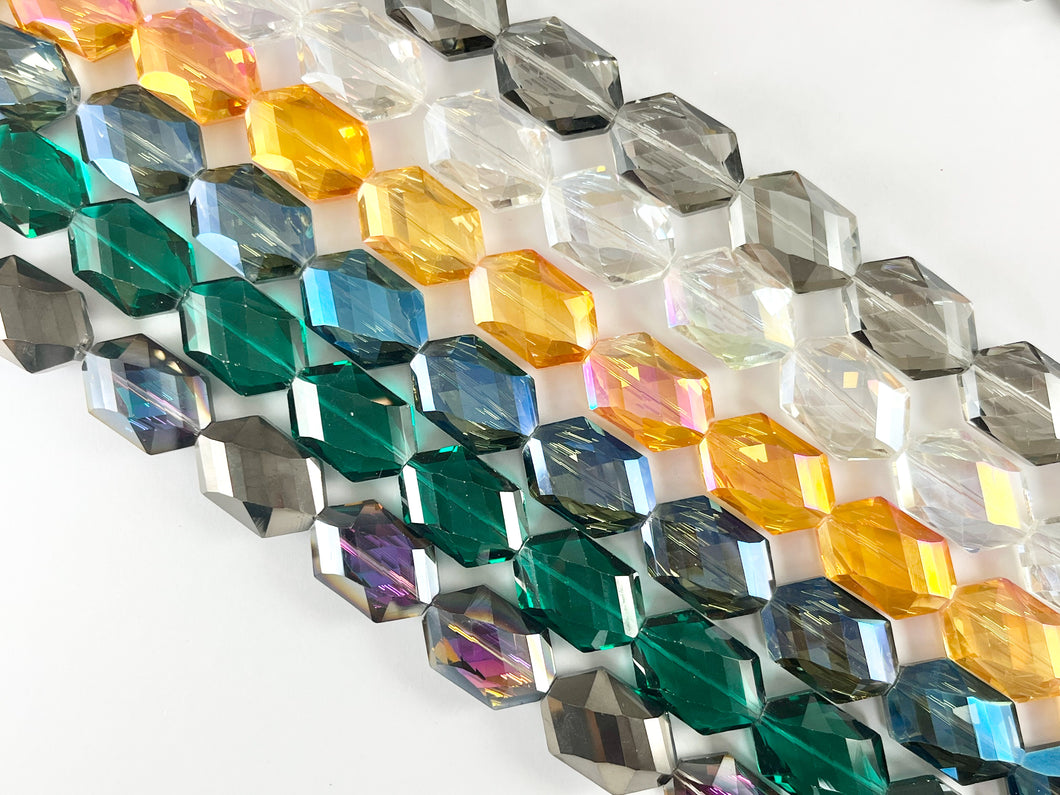 Hebras de cristal hexagonales de vidrio teñido brillante facetado de 17x25 mm (¡¡17 colores disponibles!!) Alrededor de 12