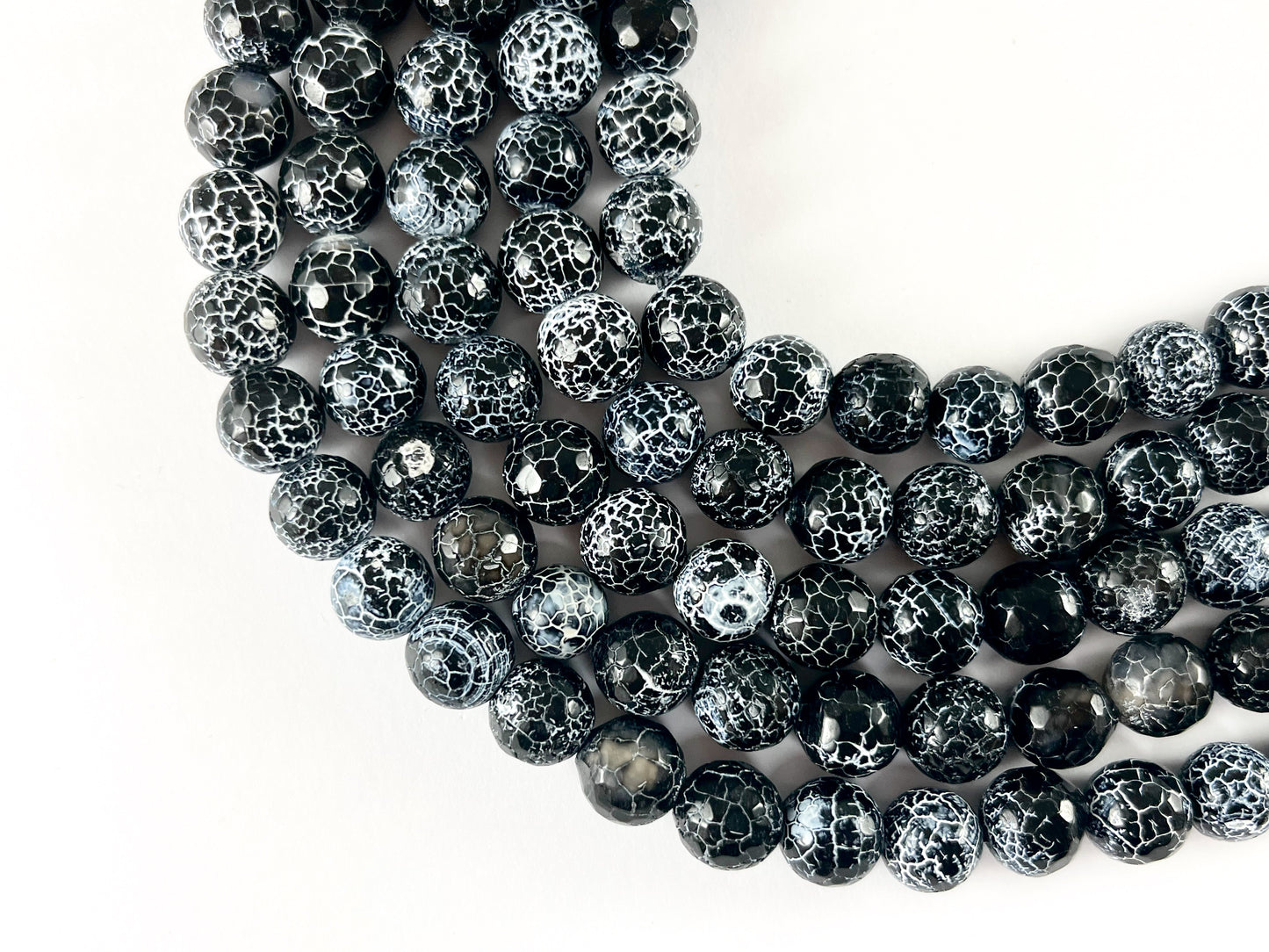 Ágata de fuego negra de alta calidad, tela de araña agrietada, ágata teñida, cuentas de piedra natural facetadas redondas, 6 mm, 8 mm, 10 mm, 12 mm, 13-14 mm, 15 mm, alrededor de 15"