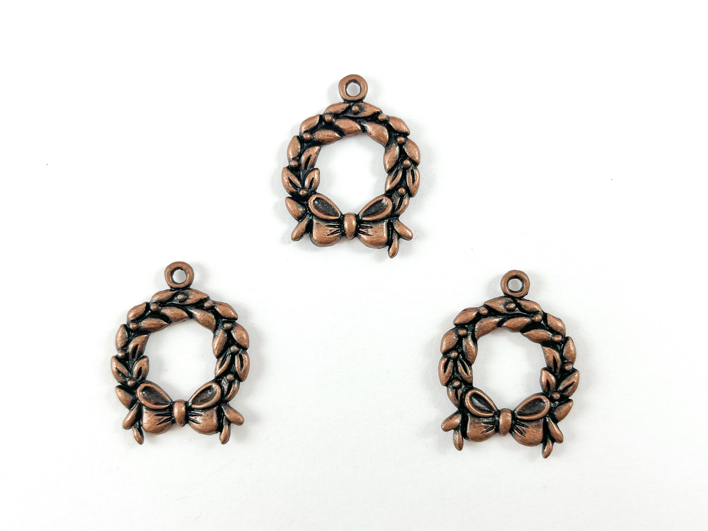 19x25mm Christmas Wreath Charms Pewter Antique Copper Leaf Wreath Circle Pendants with Bow Tie Holiday Charms 52 PCS
