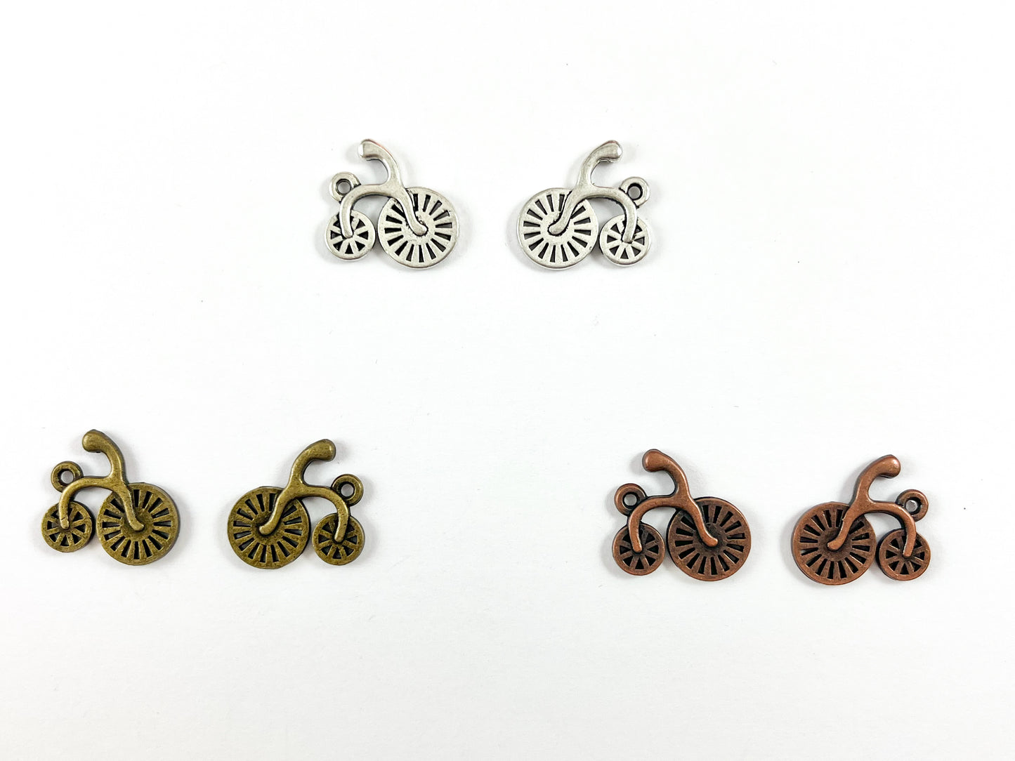 Dije lindo de bicicleta pequeña de peltre de 18x17 mm en plata antigua, cobre y latón | Opción masiva disponible