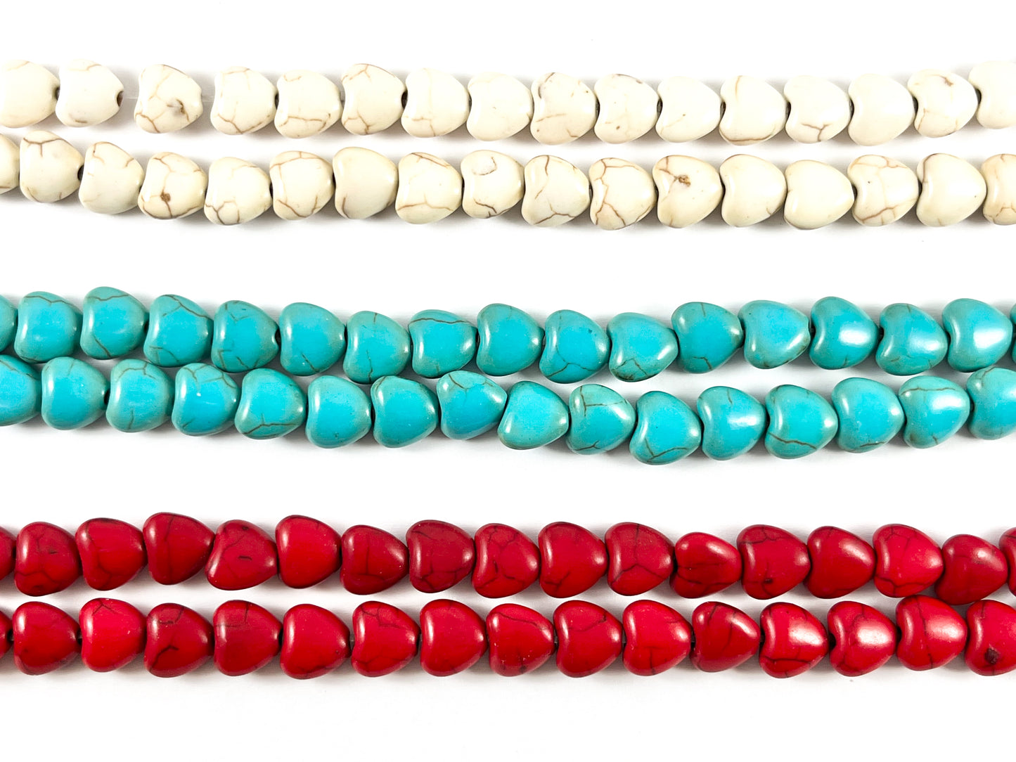 Cuentas de howlita en forma de corazón del día de San Valentín de 8 mm disponibles en color rojo, turquesa y blanco alrededor de 15 "