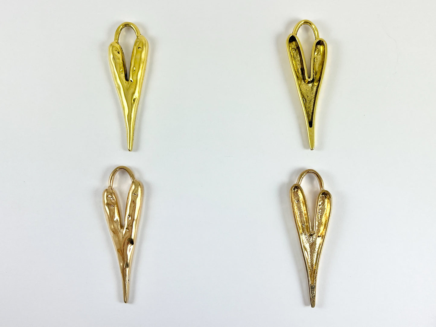 Colgantes de corazón largo de peltre Dijes de corazón grande del día de San Valentín en oro, oro rosado, plata, cobre, latón, bronce y pátina