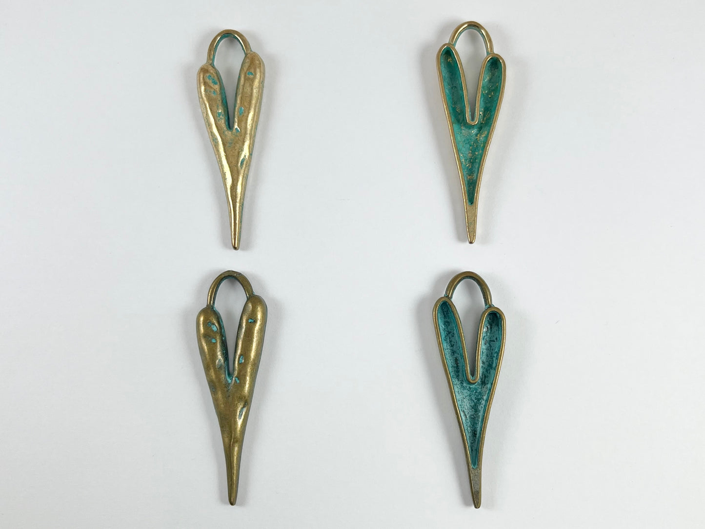 Colgantes de corazón largo de peltre Dijes de corazón grande del día de San Valentín en oro, oro rosado, plata, cobre, latón, bronce y pátina