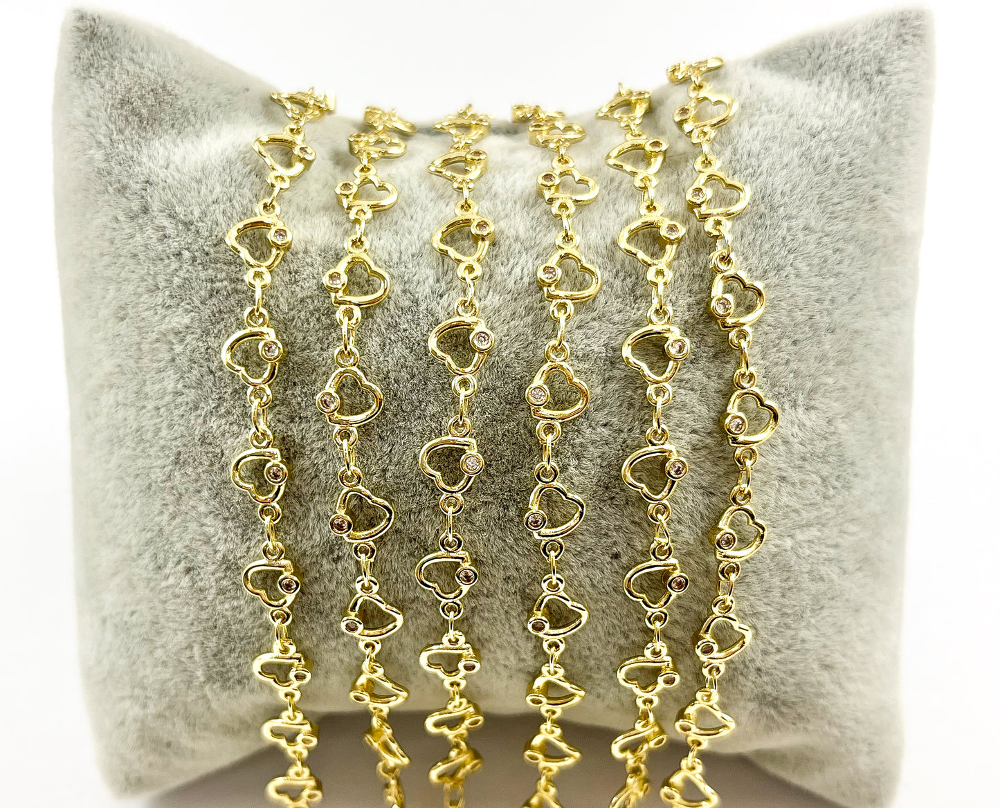 Cadena de corazón minimalista Latón chapado en oro de 18 quilates CZ Pave Cadena de corazón delicada para la fabricación de collares y pulseras del día de San Valentín