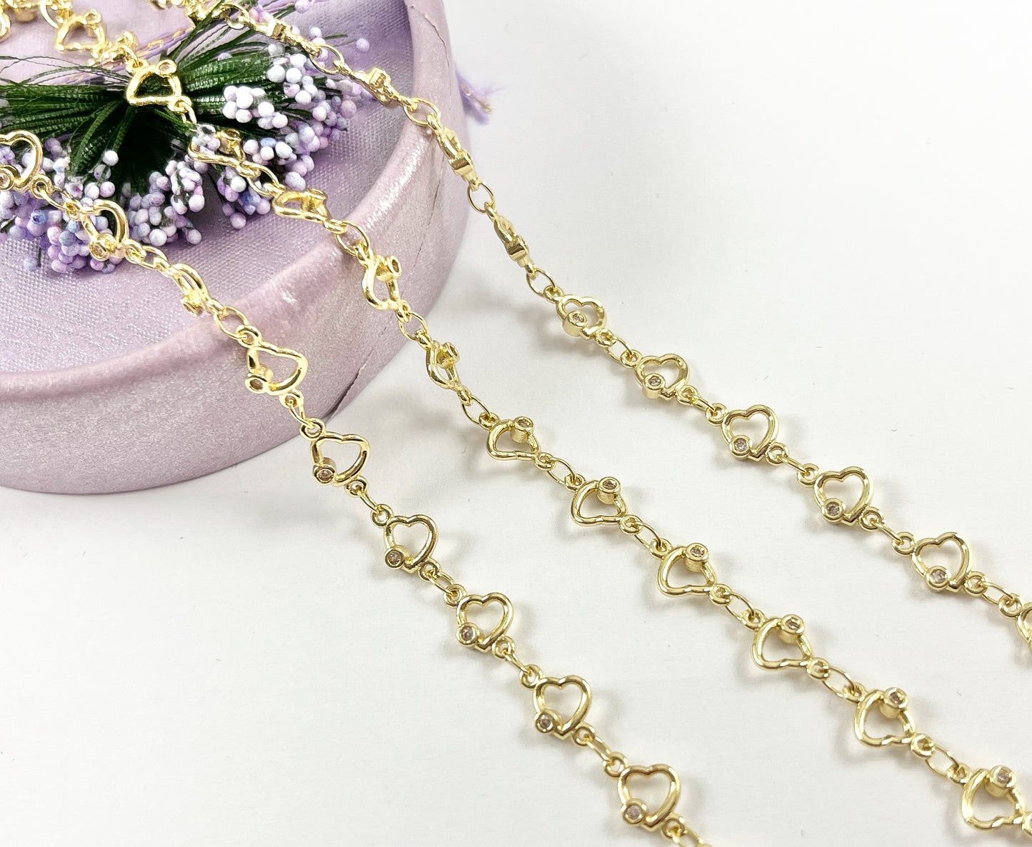 Cadena de corazón minimalista Latón chapado en oro de 18 quilates CZ Pave Cadena de corazón delicada para la fabricación de collares y pulseras del día de San Valentín