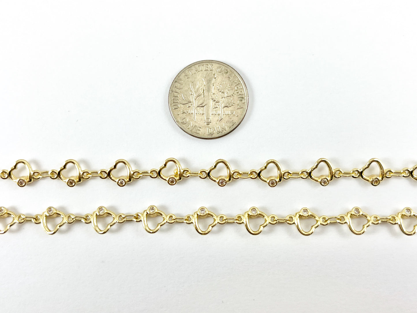 Cadena de corazón minimalista Latón chapado en oro de 18 quilates CZ Pave Cadena de corazón delicada para la fabricación de collares y pulseras del día de San Valentín