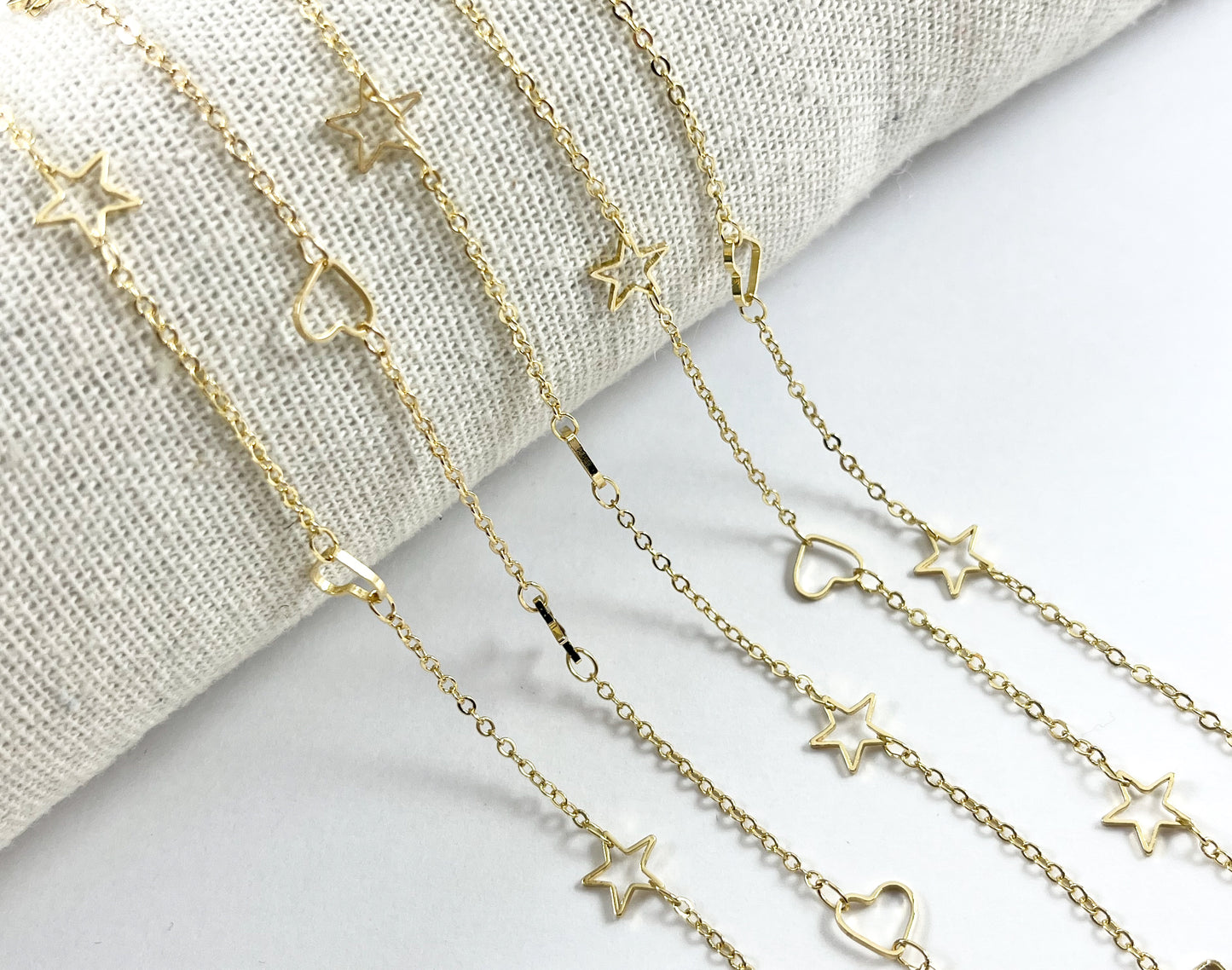 Cadena minimalista de corazón y estrella | Cadena hueca delicada de latón chapado en oro de 18 quilates para hacer collares y pulseras el día de San Valentín