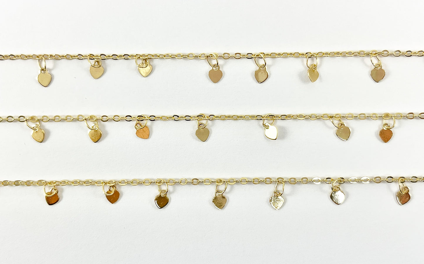 Cadena colgante de corazón minimalista Latón chapado en oro de 18 quilates Cadena de corazón pequeña y delicada para la fabricación de collares y pulseras