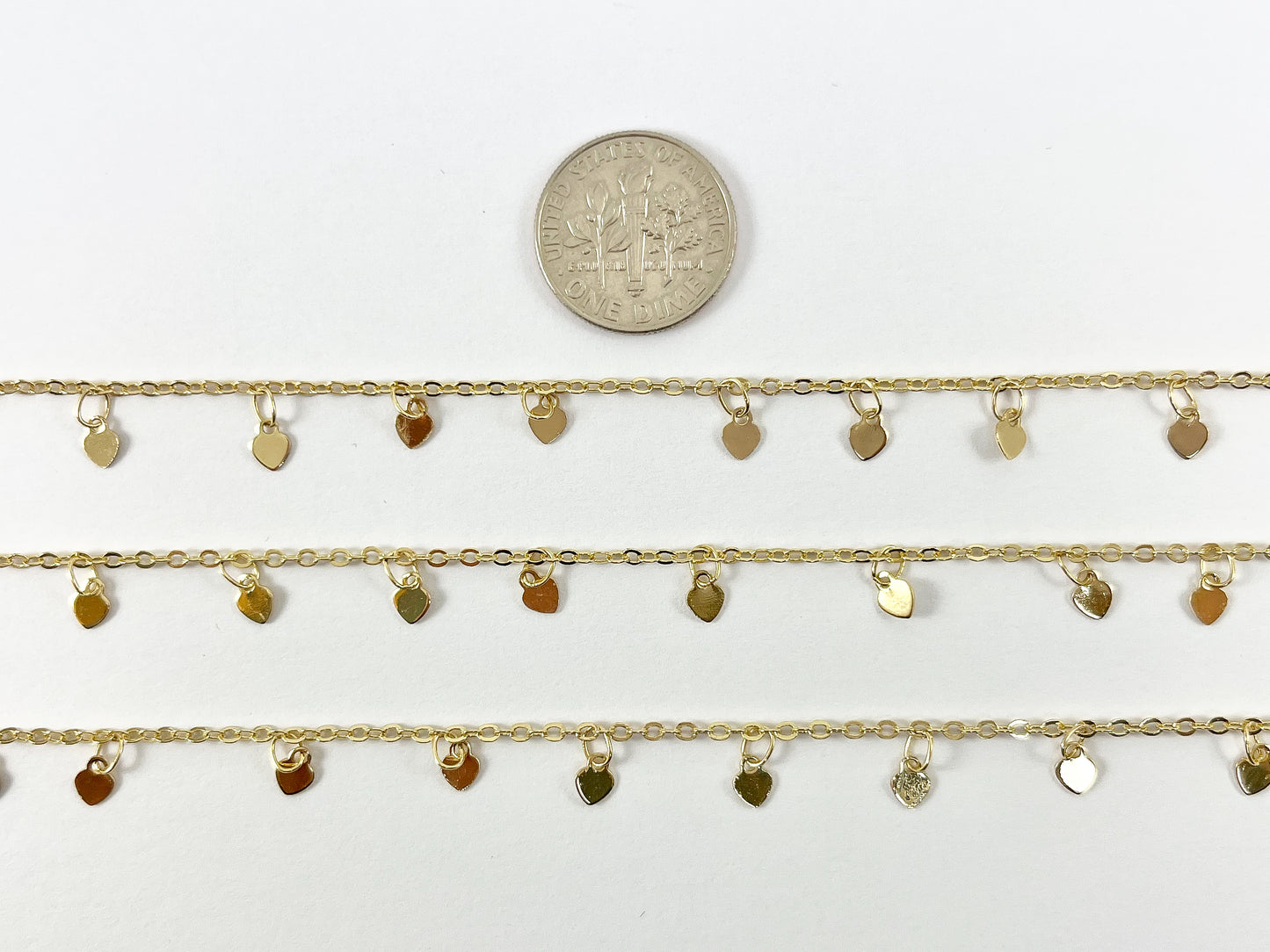 Cadena colgante de corazón minimalista Latón chapado en oro de 18 quilates Cadena de corazón pequeña y delicada para la fabricación de collares y pulseras