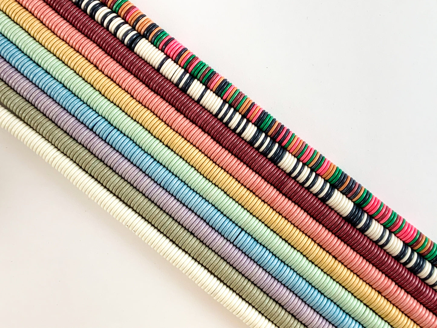 Ágata de color suave Heishi Cuentas lisas y brillantes alrededor de 16"