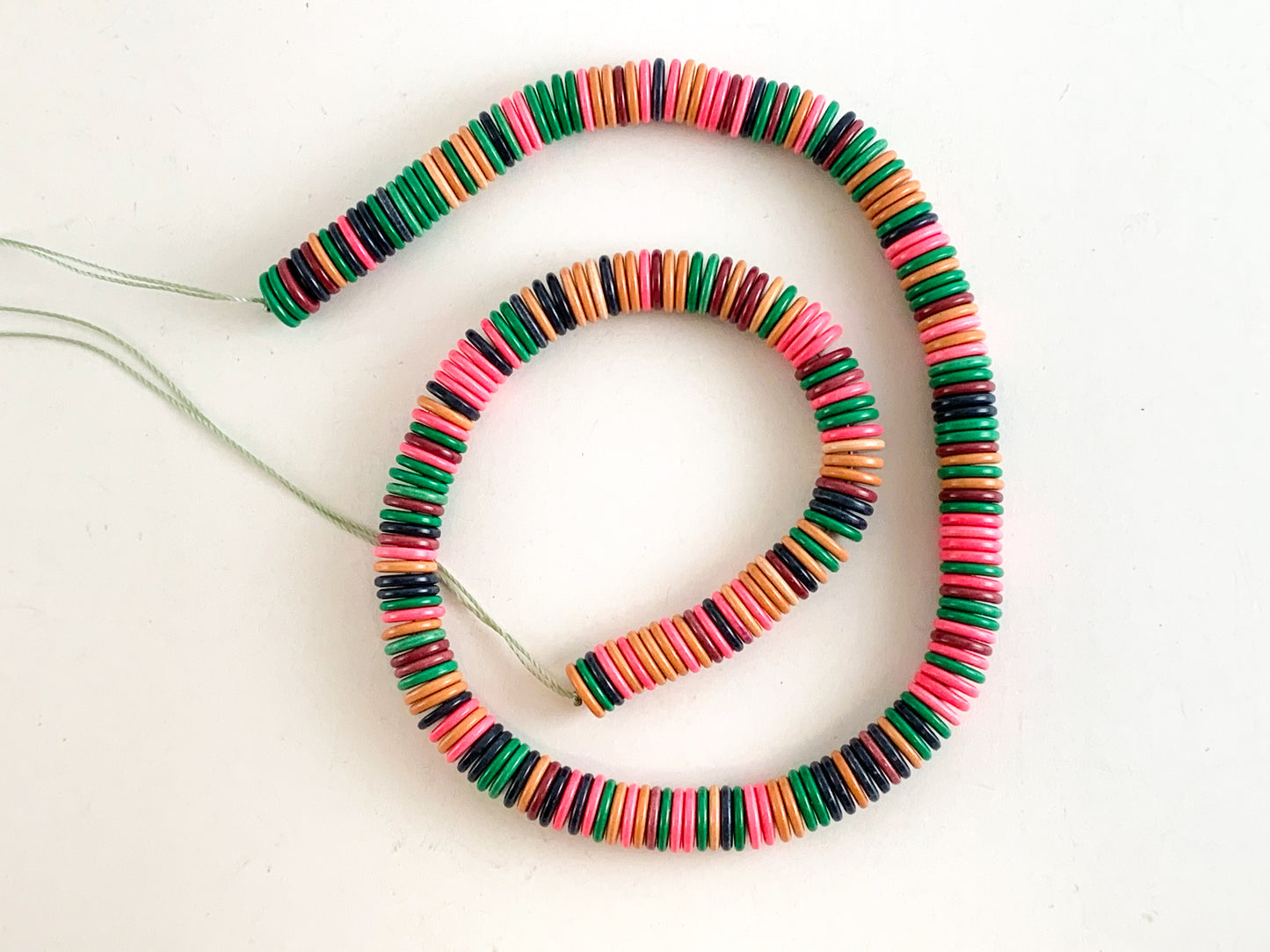 Ágata de color suave Heishi Cuentas lisas y brillantes alrededor de 16"