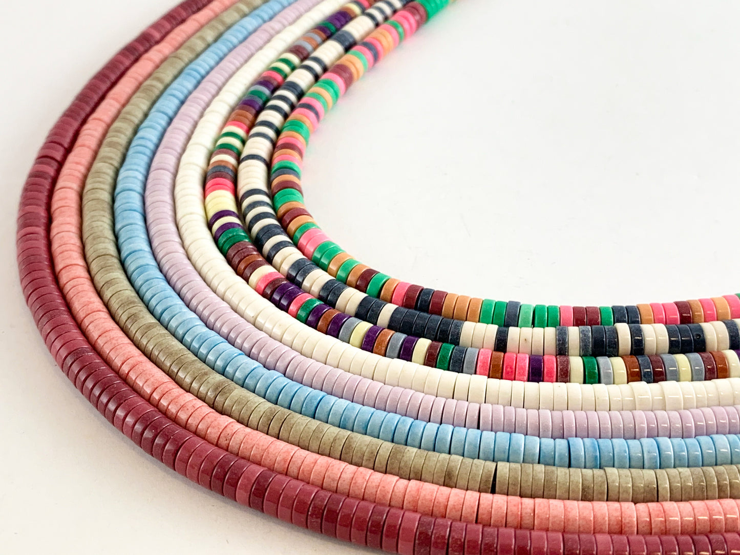 Cuentas brillantes lisas Heishi de ágata de color suave de 4-5 mm alrededor de 16"