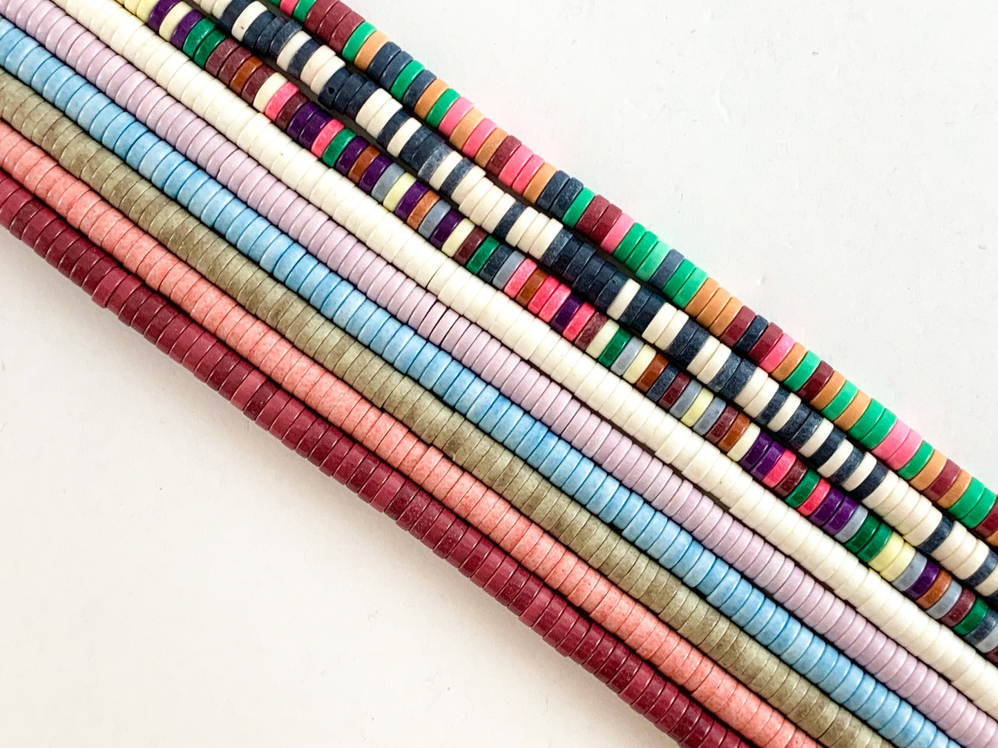 Cuentas brillantes lisas Heishi de ágata de color suave de 4-5 mm alrededor de 16"