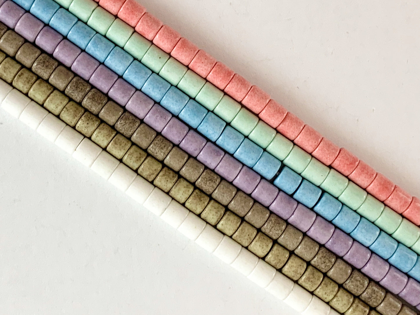 Tubo de ágata de color suave de 4 mm, cuentas lisas y brillantes alrededor de 16 "