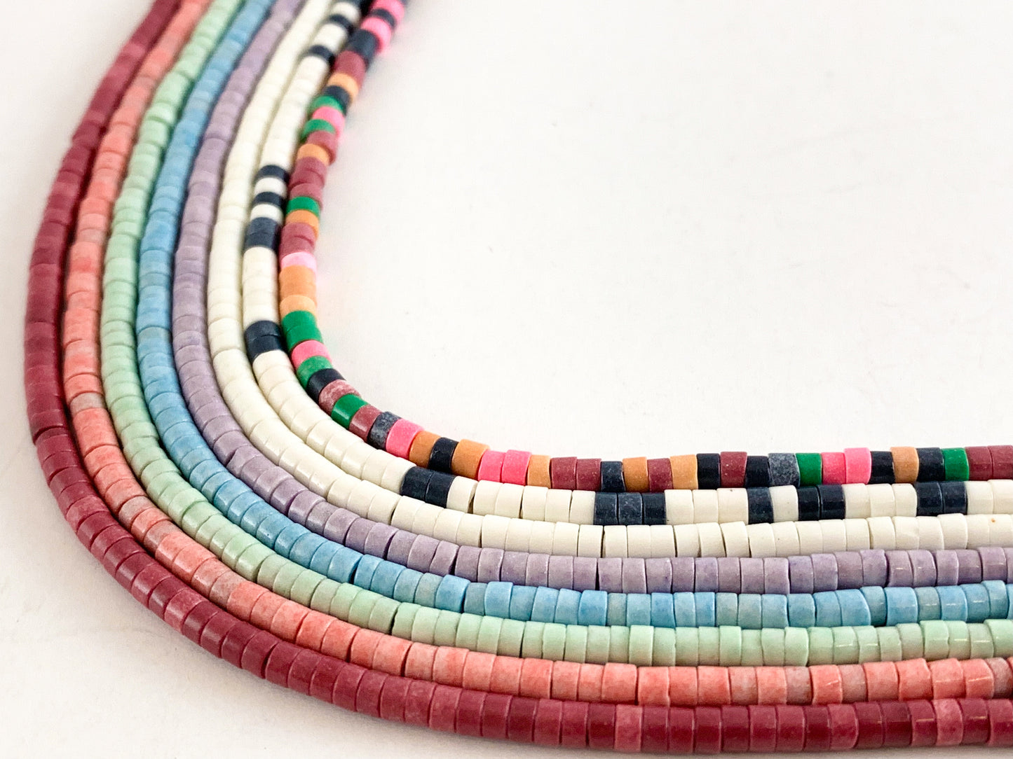 Cuentas brillantes lisas Heishi de ágata de color suave de 2-3 mm alrededor de 16"