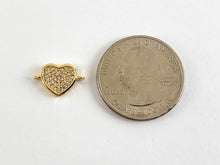 Cargar imagen en el visor de la galería, Conector pavimentado de corazón Micro CZ chapado en oro real de 18 quilates sobre latón 10 piezas
