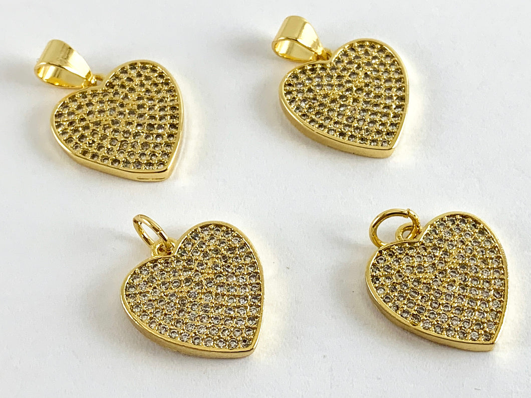 Encanto pavimentado de corazón con micro circonitas chapado en oro real de 18 quilates sobre latón, 4 piezas