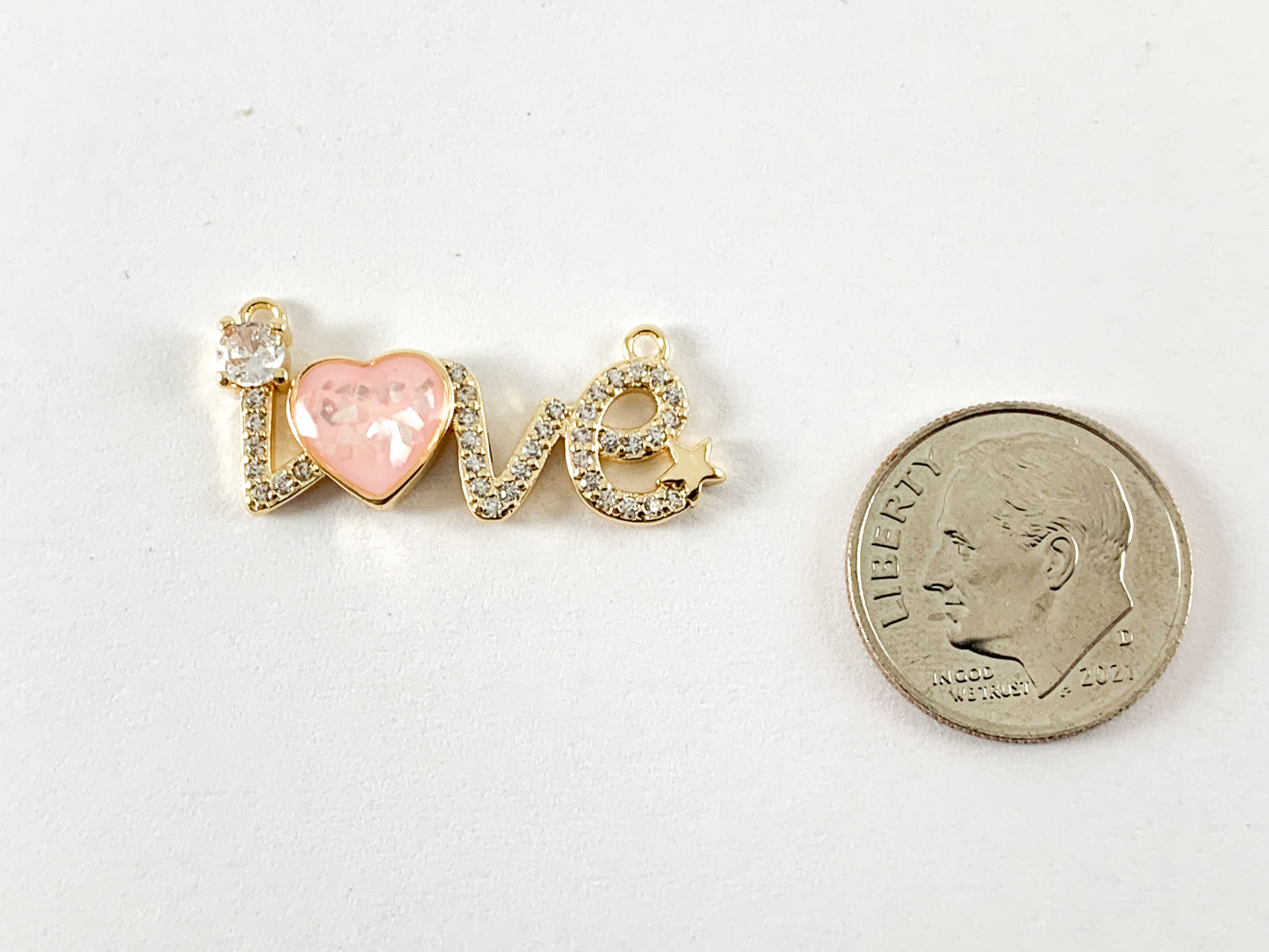 Conector de encanto pavimentado con letra de amor Micro CZ chapado en oro real de 18 quilates sobre latón, 6 piezas