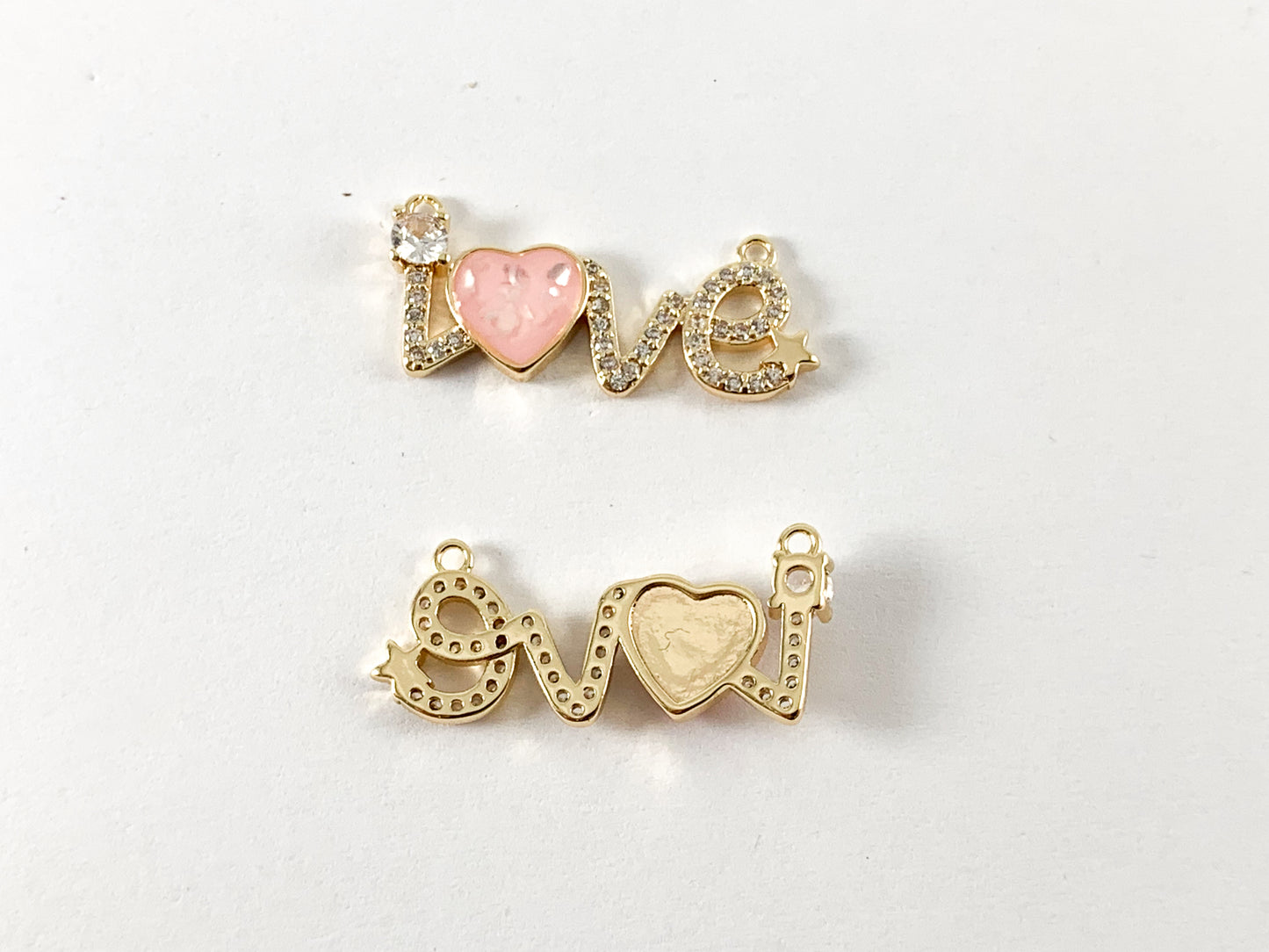 Conector de encanto pavimentado con letra de amor Micro CZ chapado en oro real de 18 quilates sobre latón, 6 piezas