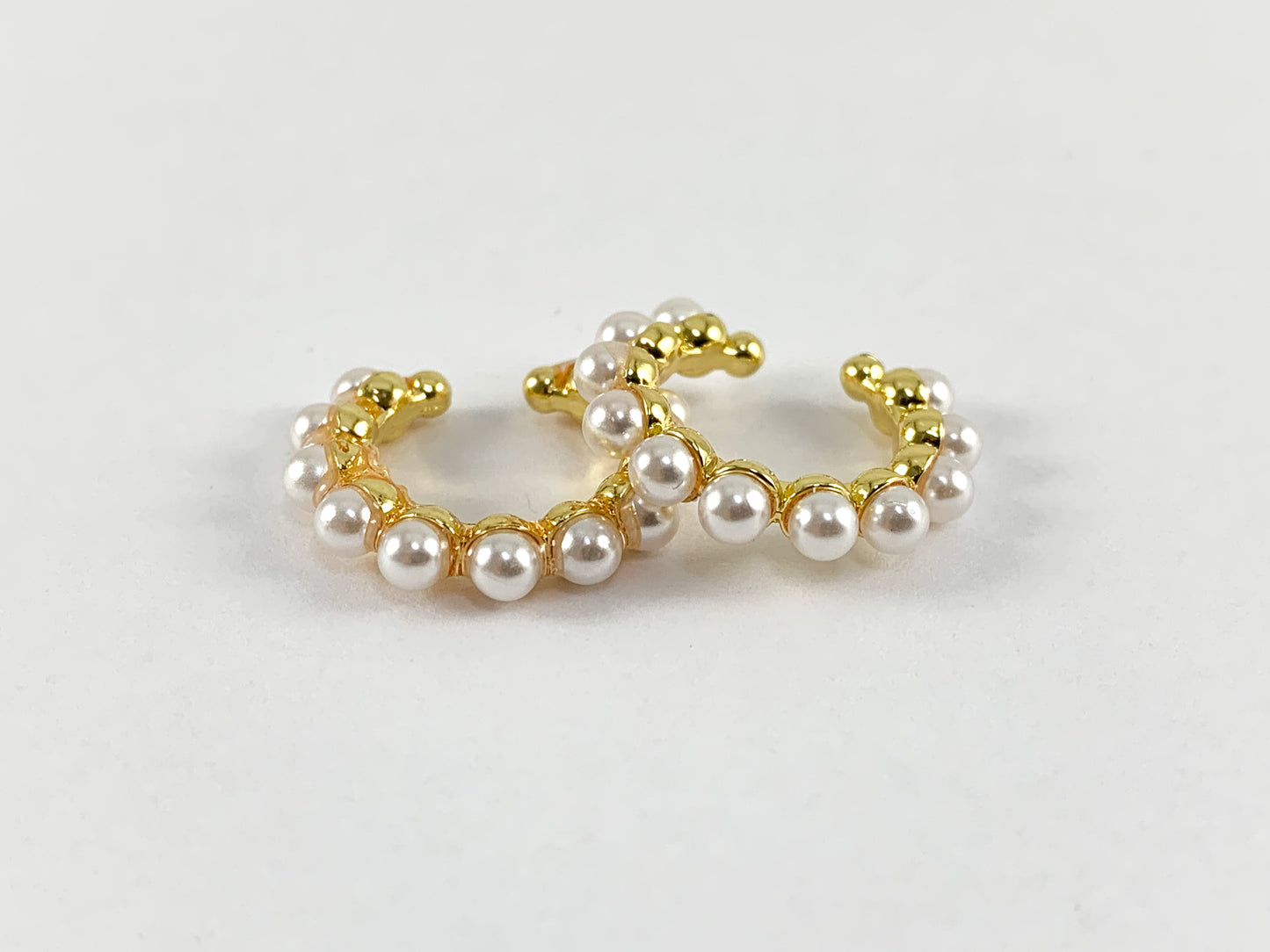 Ear Cuffs de perlas de vidrio de latón chapado en oro real de 18 quilates (¡sin perforación!) 10 piezas