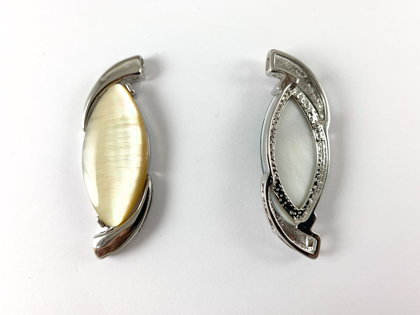 ¡Joyería/decoración de playa con colgante de plata con forma de marqués de concha de Trocas amarilla y abulón natural para el verano!