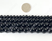 Cargar imagen en el visor de la galería, Obsidiana negra redonda, lisa, brillante, negra sólida, cuentas de piedras preciosas curativas naturales, pulsera para hombres y mujeres, alrededor de 15 &quot;- 16&quot; de hebra
