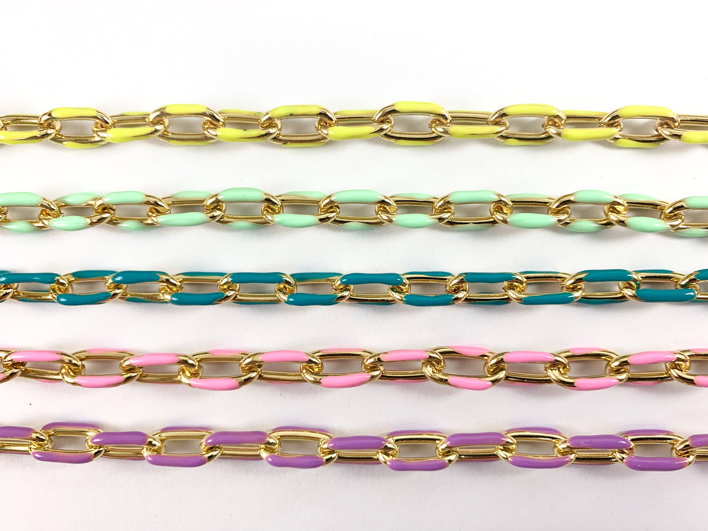 Cadena de eslabones ovalados coloridos y gruesos de cobre chapado en oro de 18 quilates y esmalte, fabricación/diseños de joyas de verano