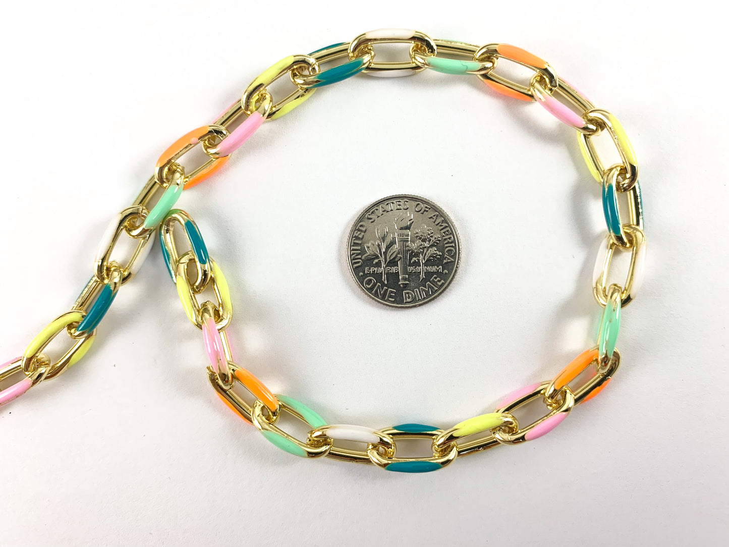 Cadena de eslabones ovalados coloridos y gruesos de cobre chapado en oro de 18 quilates y esmalte, fabricación/diseños de joyas de verano