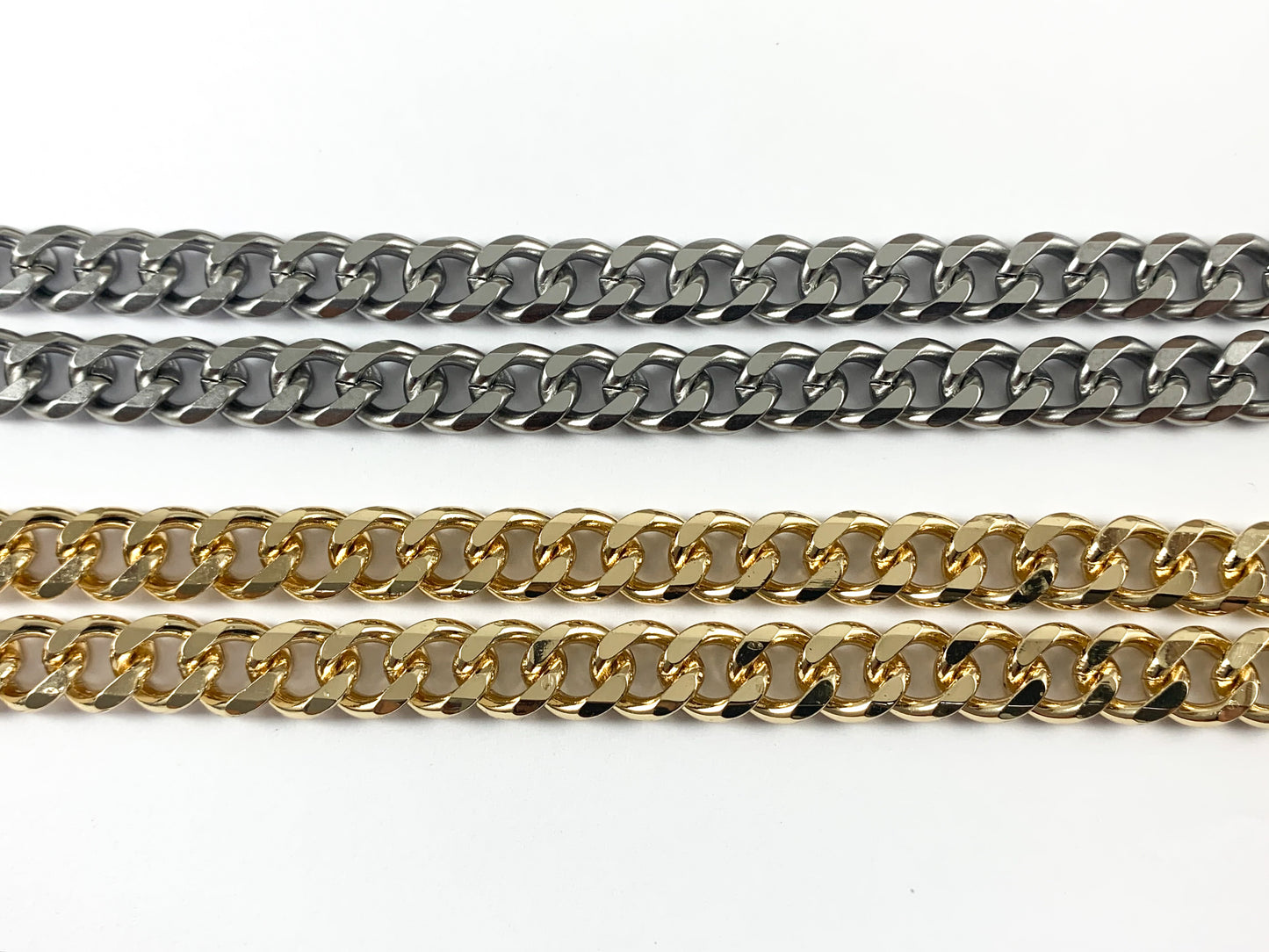 Cadena de eslabones gruesos chapada en oro/platino real en color oro brillante y plata mate