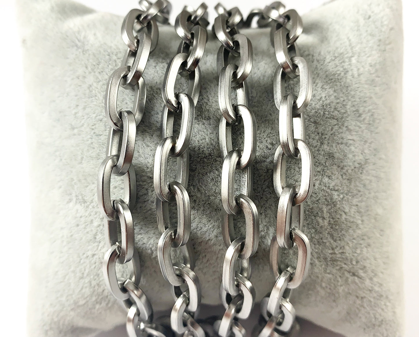 Cadena ovalada gruesa chapada en oro real/platino en color oro mate y plata mate