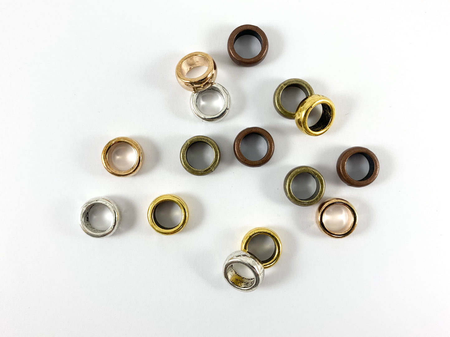 Base de peltre Metal brillante Rondelle liso Cuentas espaciadoras con orificio grande Oro rosado, oro, plata, bronce, cobre Bolsa de 125 gramos