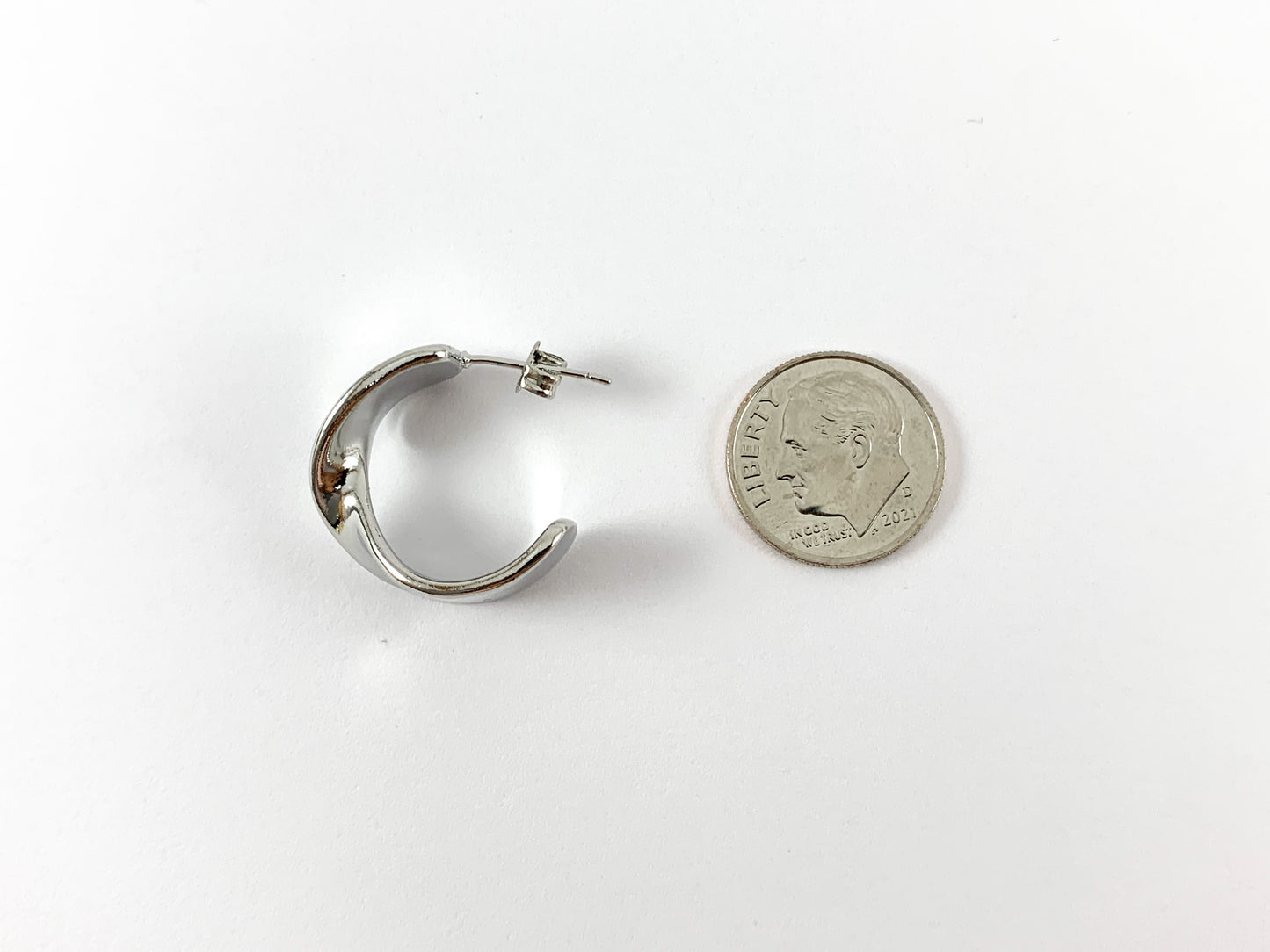 Pendientes lisos con forma de pajarita chapados en oro real/platino de 18 quilates Huggies 3 pares