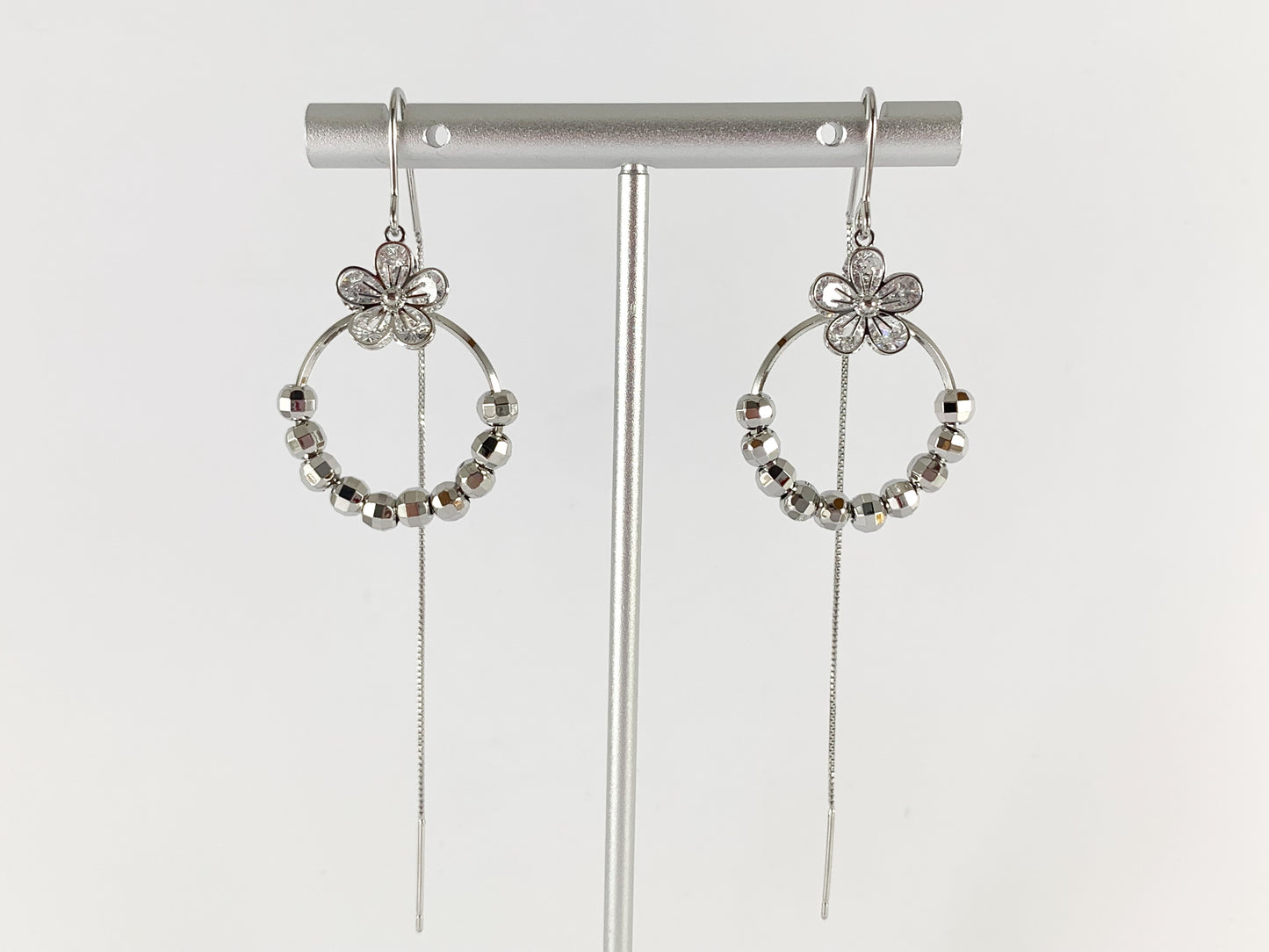 Pendientes circulares con borlas delicadas Gold Threader en chapado en oro o plata de 18 quilates Pendientes CZ Pave Daisy Threader 3 pares