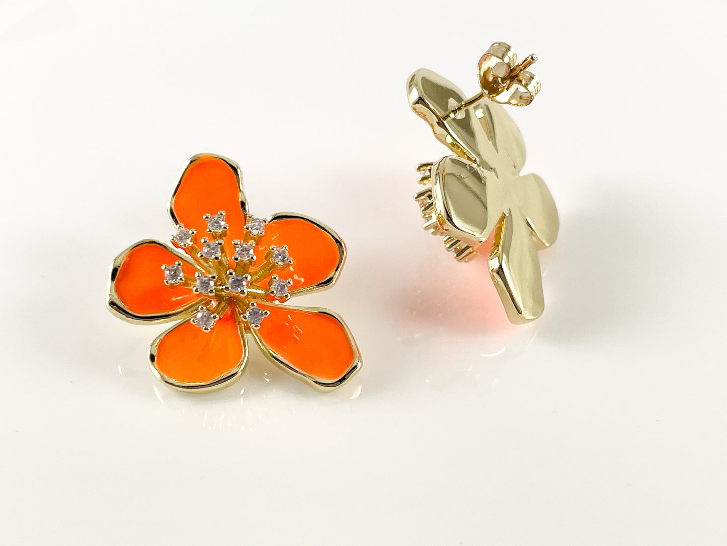 Real 18K chapado en oro CZ pavé esmalte neón naranja rosa amarillo menta blanco Margarita flor pendiente poste sobre cobre 3 pares