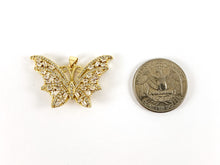 Cargar imagen en el visor de la galería, Colgante con pavé de mariposa micro CZ chapado en oro real/platino de 18 quilates sobre latón, 2 piezas
