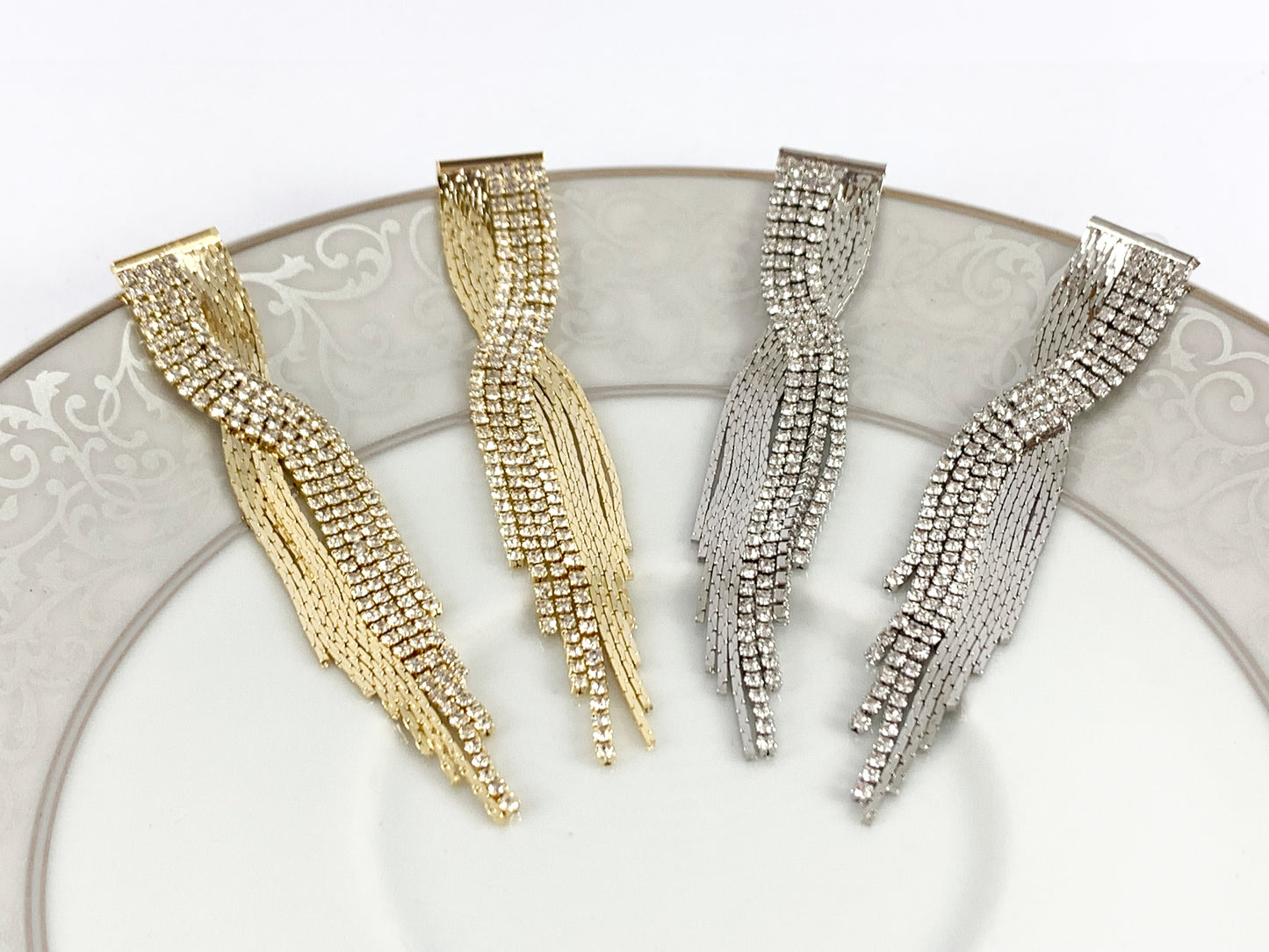 Glamorosos aretes cruzados con borlas y diamantes de imitación con flecos en oro de 18 quilates o chapado en plata sobre cobre, 1 par