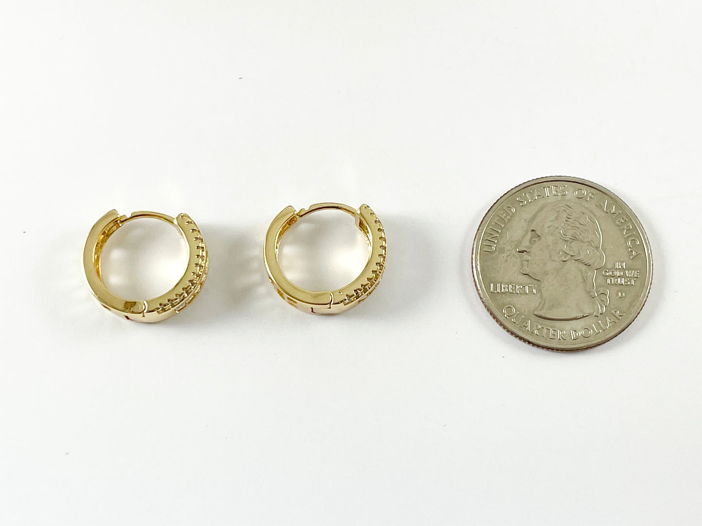 Pendientes de aro Huggies con micro pavé de circonita baguette de 18 quilates en oro real/plata 3 pares