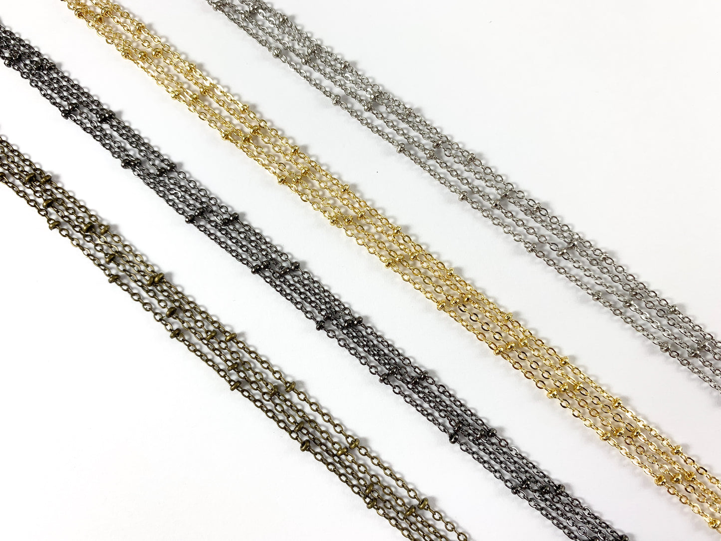 Cadena satélite Dainty Nugget en Gunmetal, Plata, Bronce, Oro