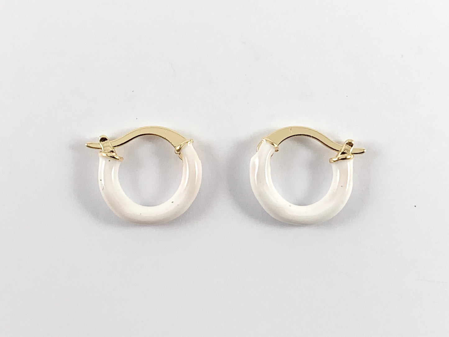 Pendientes de aro Huggies de oro blanco rosa esmaltado chapado en oro real de 18 quilates, 5 pares