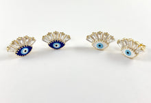 Cargar imagen en el visor de la galería, Lindos aretes con diseño de mal de ojo azul con pavé de circonita cúbica en cobre chapado en oro de 18 quilates, 5 pares
