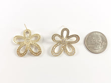 Cargar imagen en el visor de la galería, Pendientes de flores grandes con circonita cúbica chapada en oro/plata auténtica de 18 quilates sobre cobre, 2 pares
