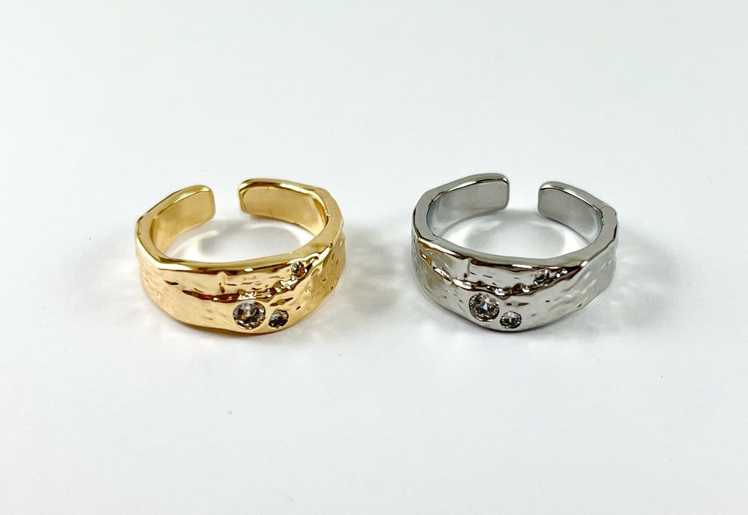 Banda de anillo ajustable con pavé de circonita martillada chapada en oro/plata real de 18 quilates, 4 piezas