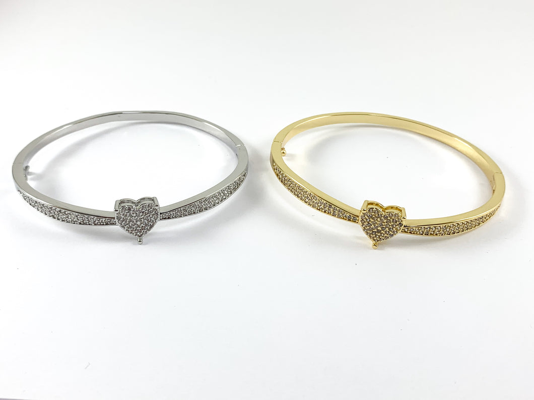 Brazalete con forma de corazón pavimentado con circonita cúbica de cobre chapado en oro real/platino de 18 quilates