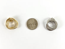 Cargar imagen en el visor de la galería, Anillos de triple círculo pavimentados con circonita chapada en oro real/platino de 18 quilates cuelgan colgante sobre latón 5 piezas
