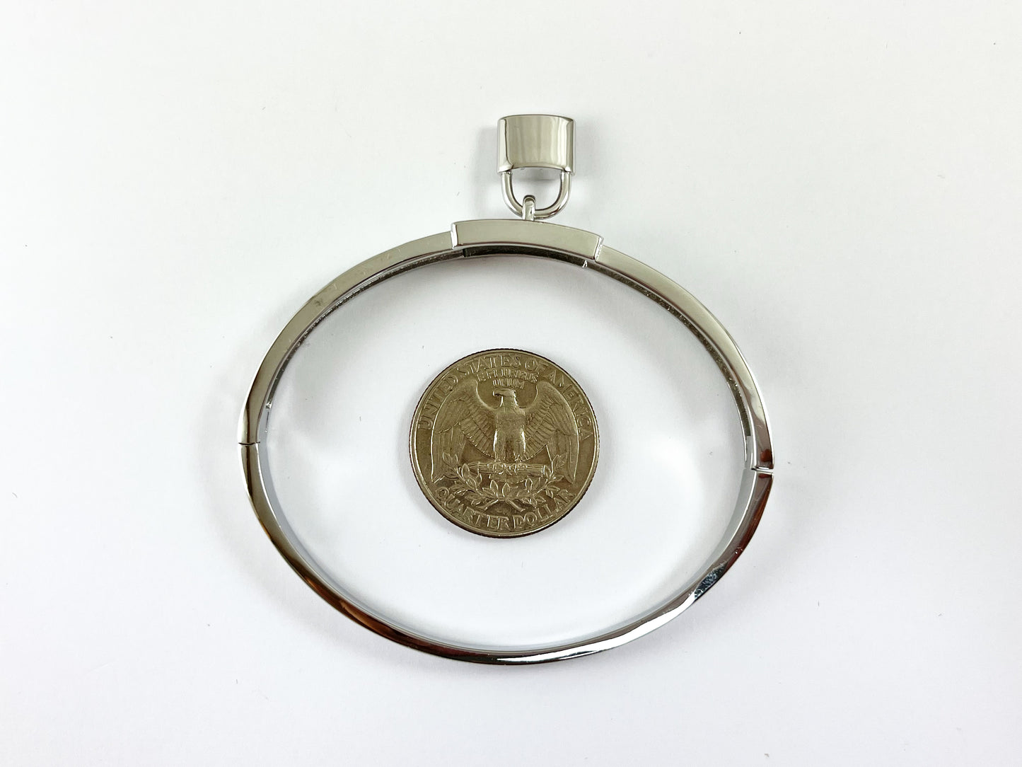 Brazalete colgante con medallón pavé de circonita cúbica de cobre chapado en plata 1 pieza